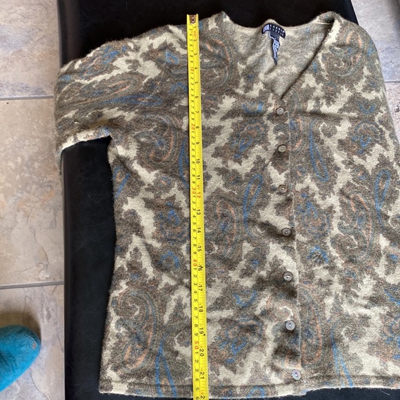 Classic “Carole Little” Wool Vee-neck Cardigan in Paisley Print -Size Large - Picture 7 of 7